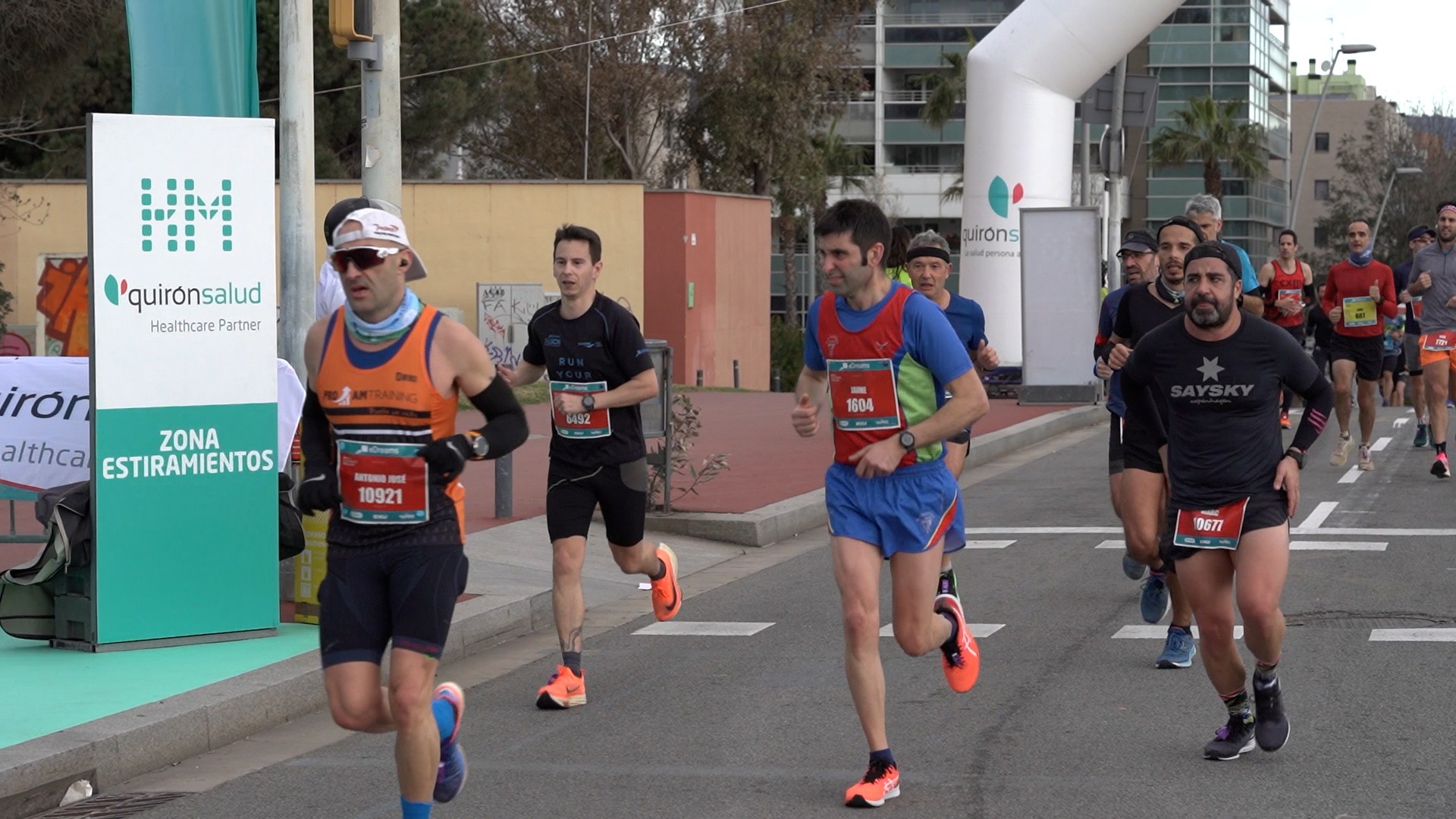 Quirónsalud Healthcare Partner de la eDreams Mitja Marató de Barcelona 2023