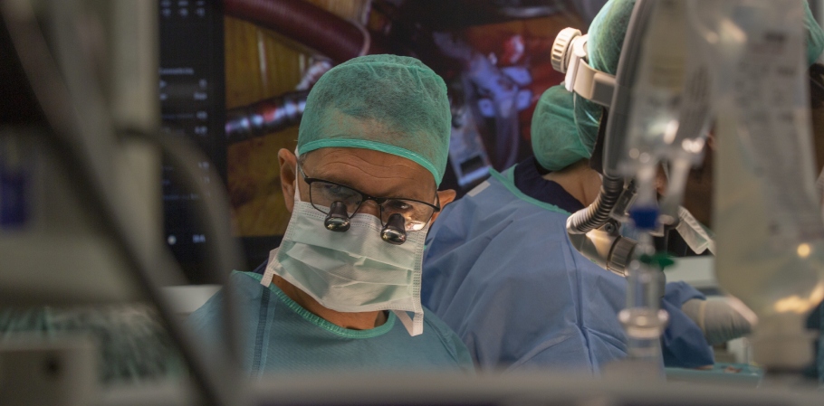 Moderna cirugía operaciones corazón abierto cirugía mínimamente invasiva transcateter