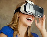 Paciente con gafas de realidad virtual Crisalix